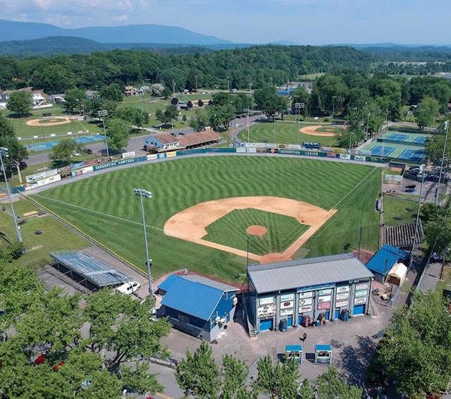 Button shows an aerial view of Cantine Field.  Links to the Cantine Field page.